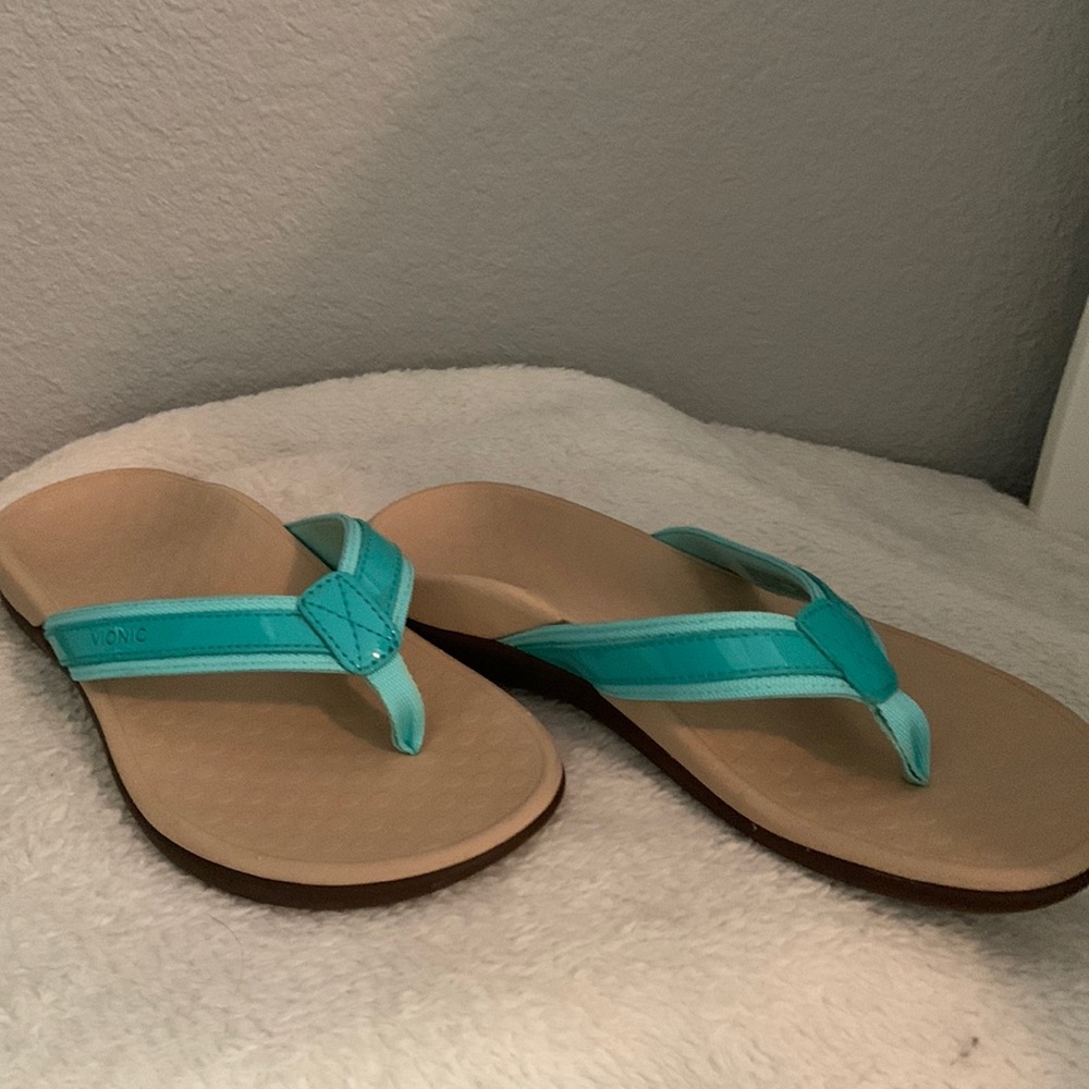 Vionic flip flop sandals BRAND NEW